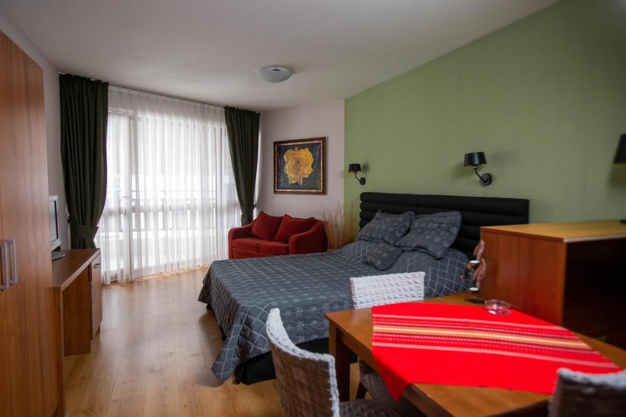 Пирин Плейс Банско Aparthotel Екстериор снимка